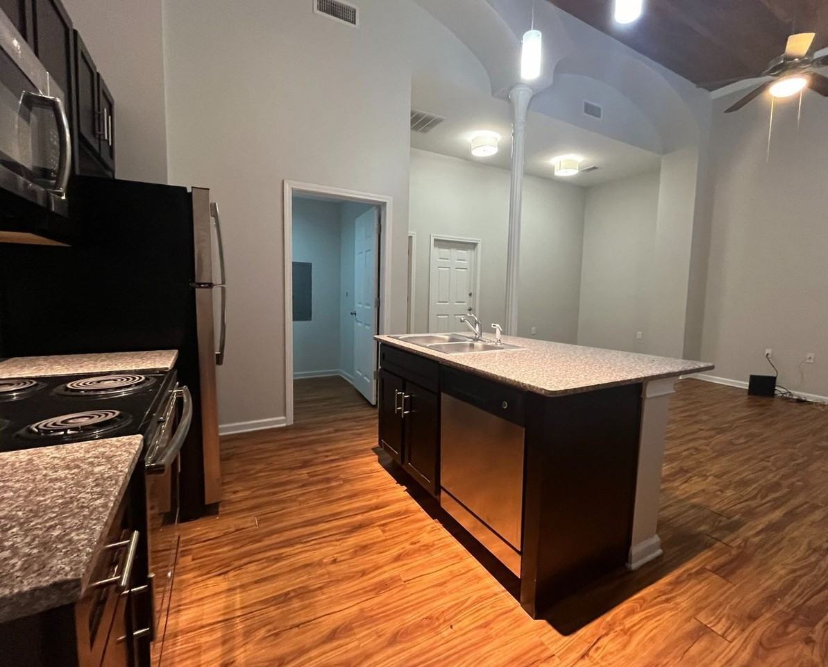 466 Poplar St #2 - Photo 6 of 16