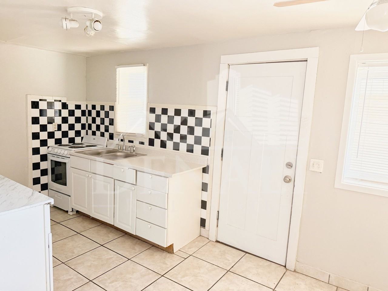 1125 E Devonshire Ave #5 - Photo 3 of 12