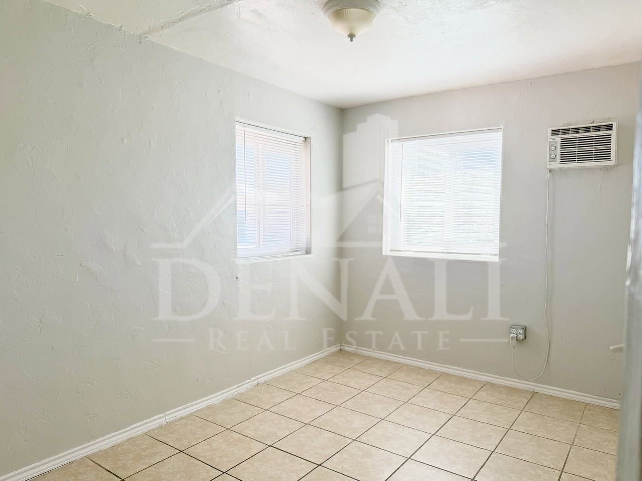 1125 E Devonshire Ave #5 - Photo 7 of 12