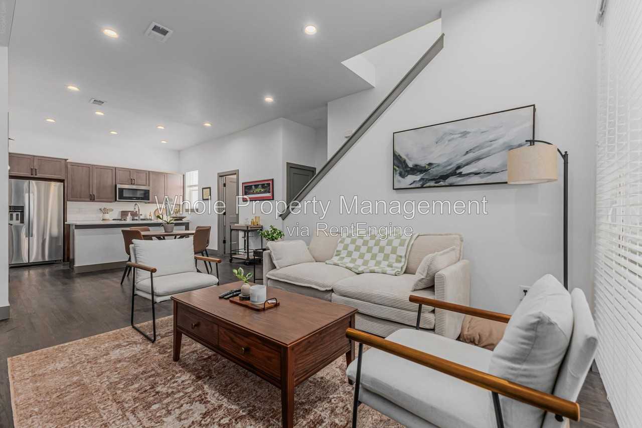 3511 S Marion St #D - Photo 3 of 33
