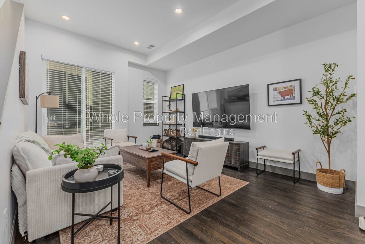 3511 S Marion St #D - Photo 4 of 33