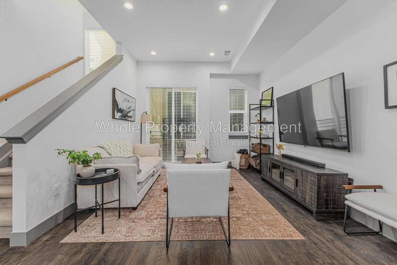 3511 S Marion St #D - Photo 5 of 33