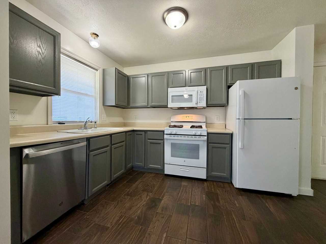 7549 Eastern Ave Se #7549 - Photo 4 of 24
