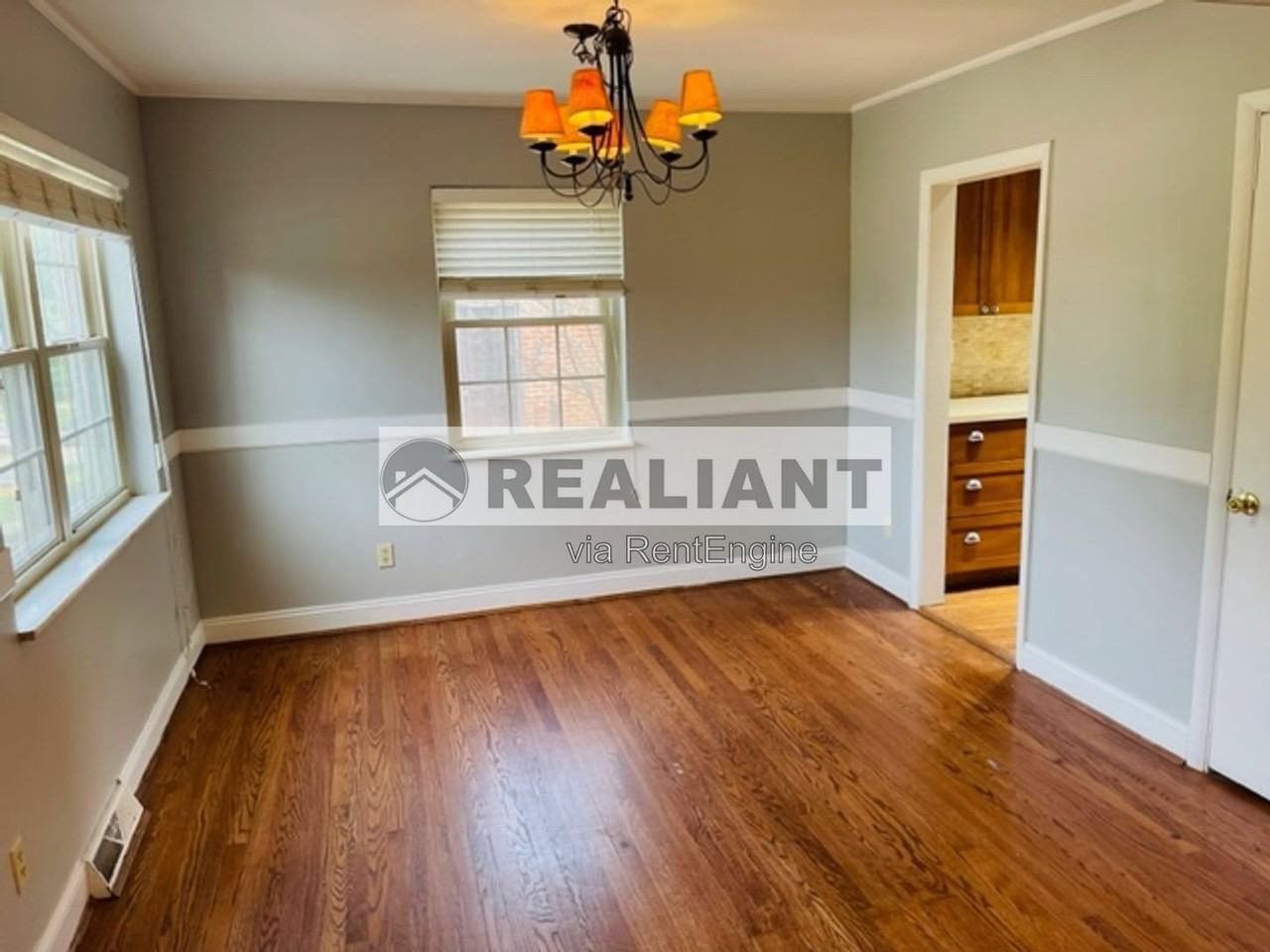 433 Center St - Photo 7 of 25