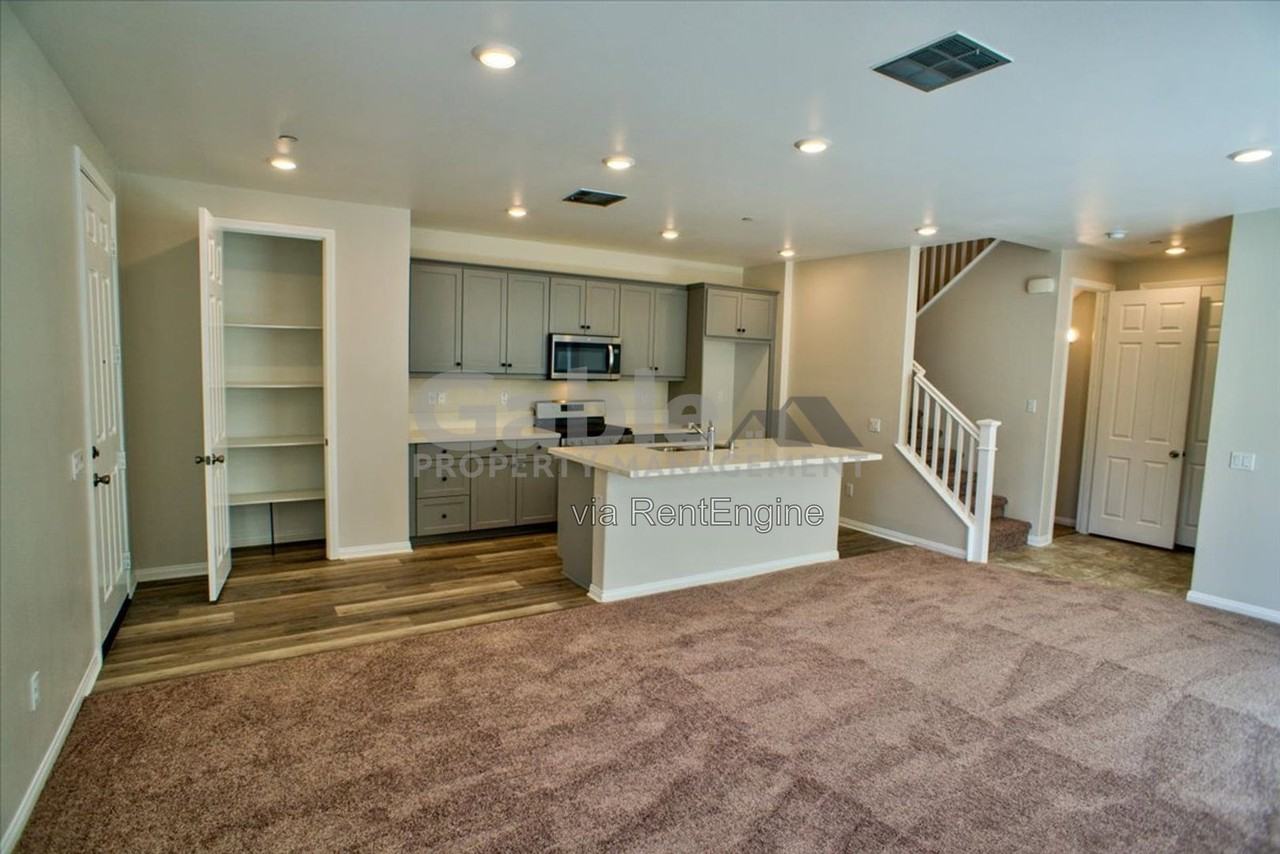 27477 Boulderview Way - Photo 3 of 31