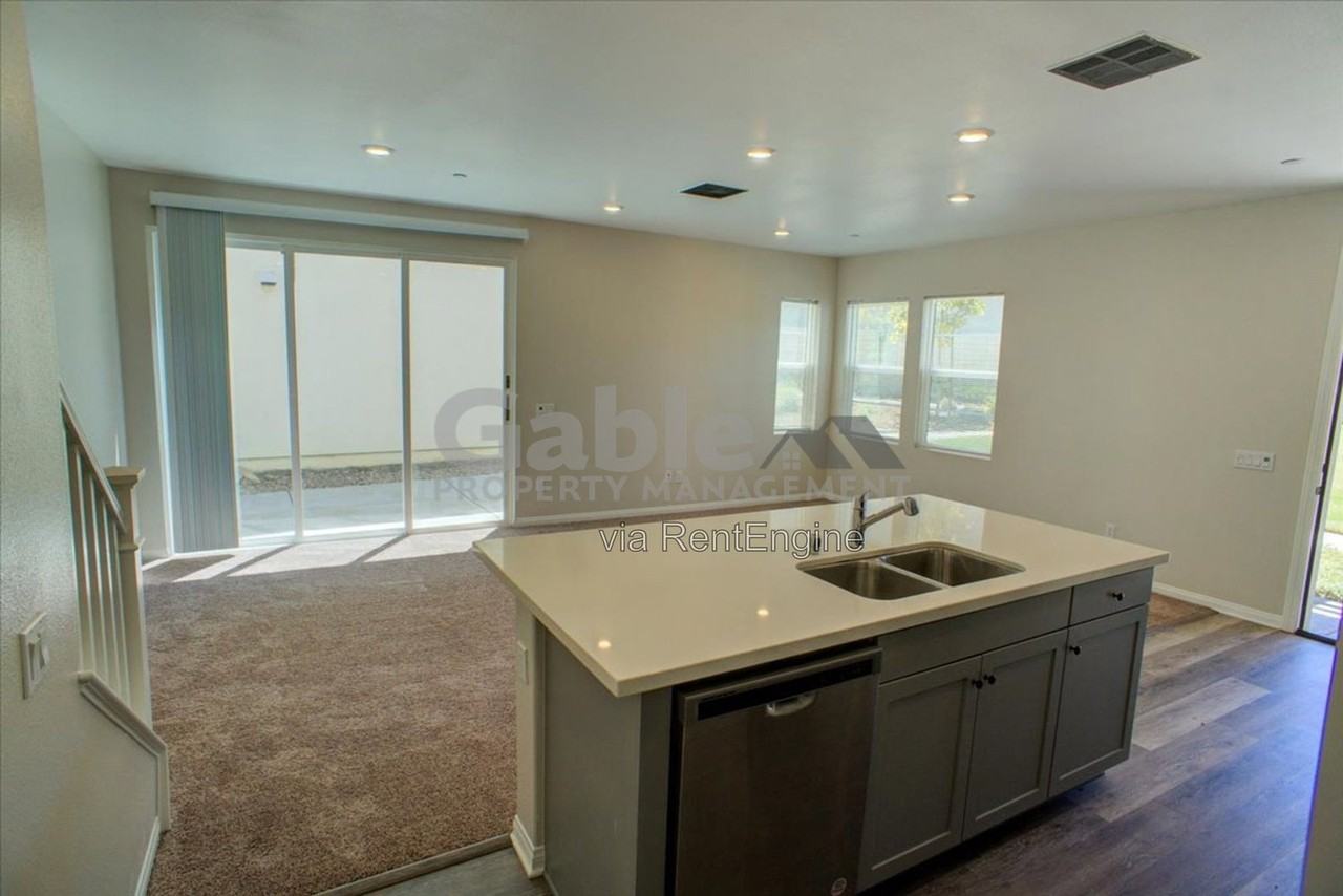 27477 Boulderview Way - Photo 5 of 31