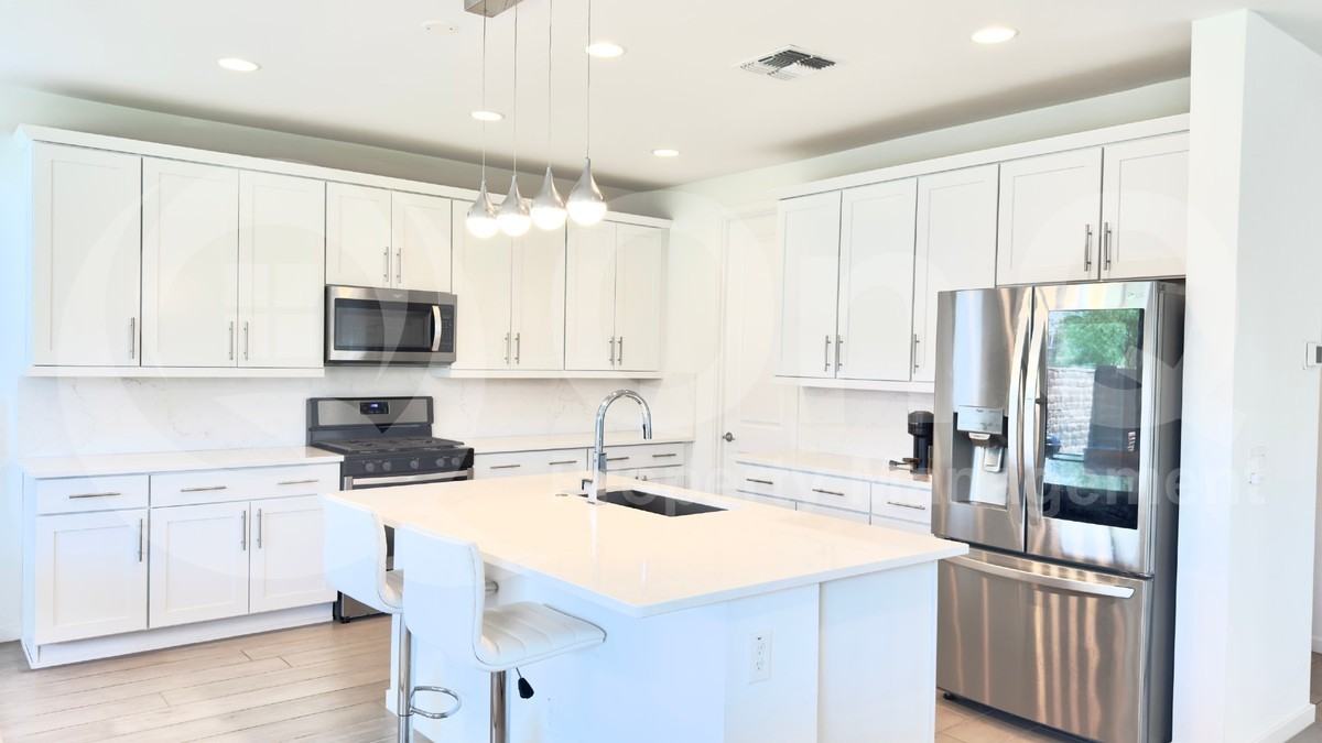 3109 E Louise Dr - Photo 3 of 38