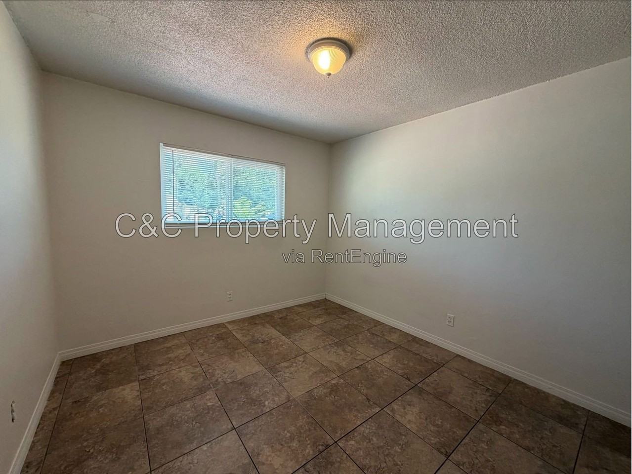 199 N Inez St #D - Photo 4 of 6