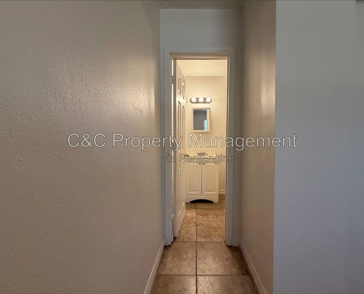 199 N Inez St #D - Photo 5 of 6