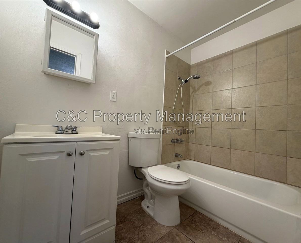 199 N Inez St #D - Photo 6 of 6