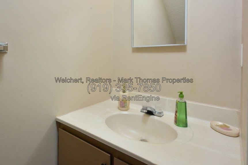 800 Fargo St #E3 - Photo 7 of 33