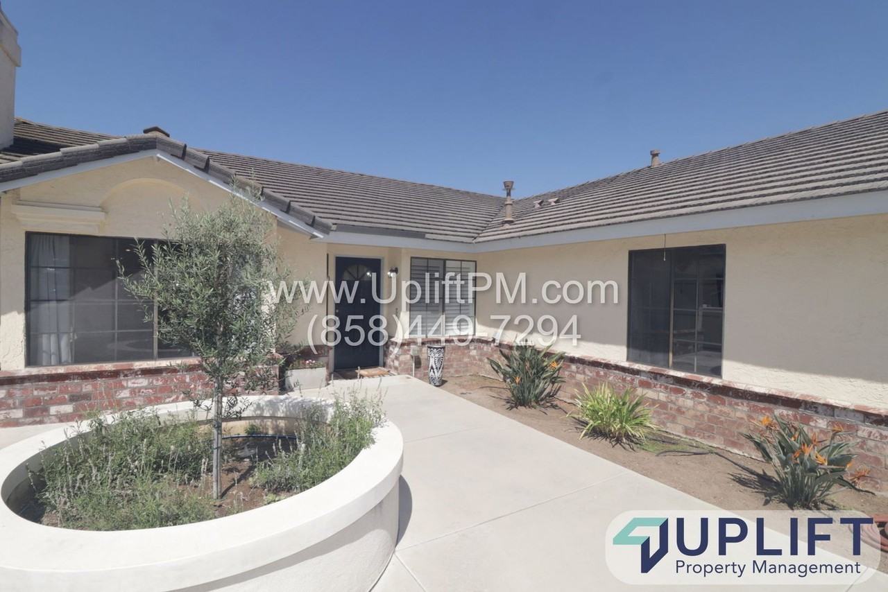 1542 Del Mar Rd #A - Photo 3 of 27