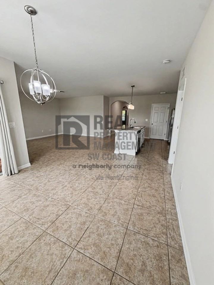 7317 Mikasa Dr - Photo 5 of 44