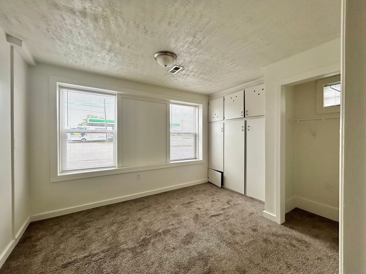 17 52nd St Se #1 - Photo 3 of 10