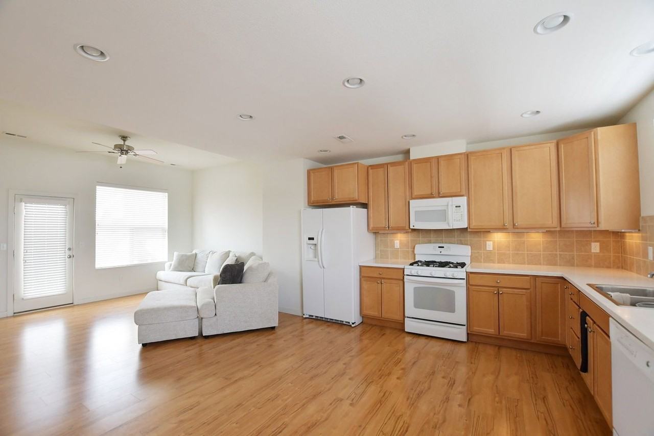 2422 Uinta St - Photo 5 of 16