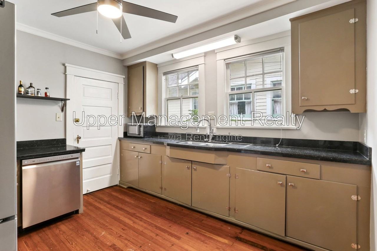 1739 Broadway St - Photo 2 of 3