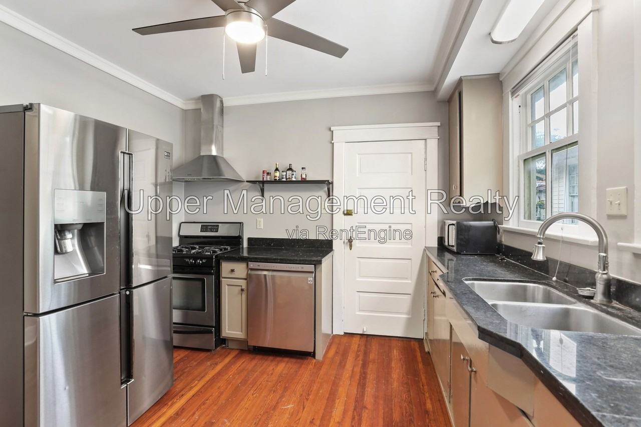 1739 Broadway St - Photo 3 of 3