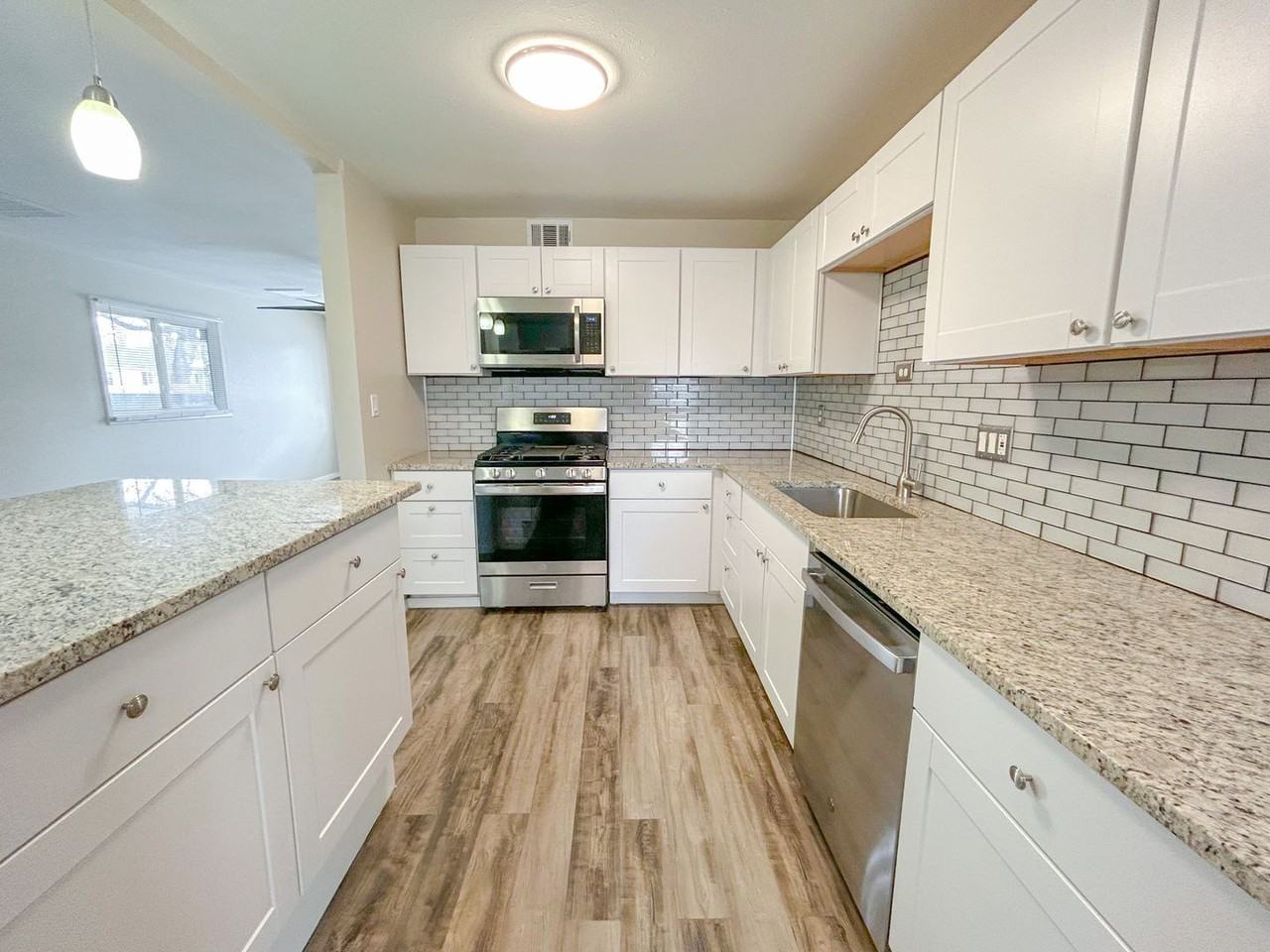 1216 Wheeling St - Photo 5 of 16