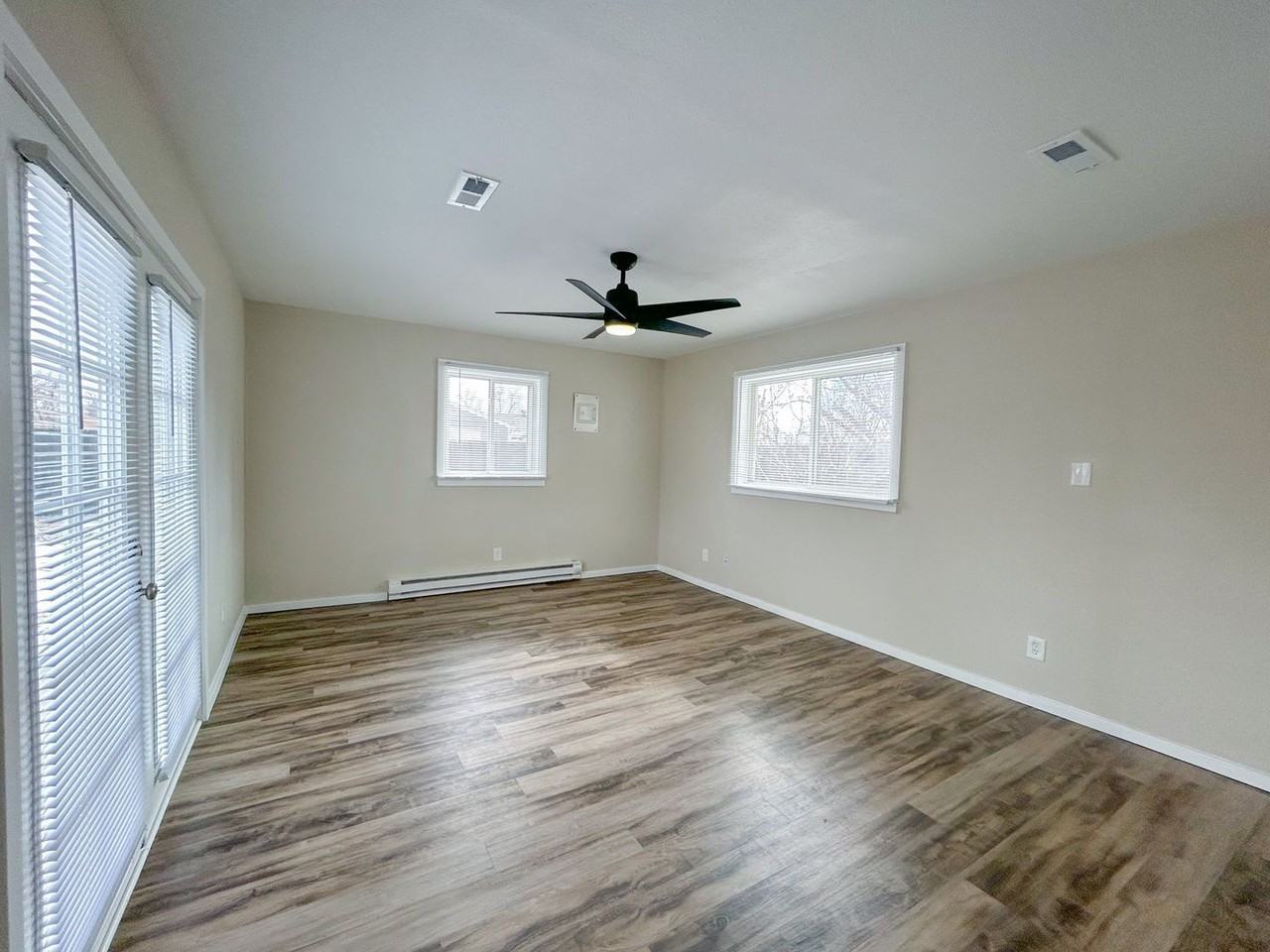 1216 Wheeling St - Photo 4 of 15