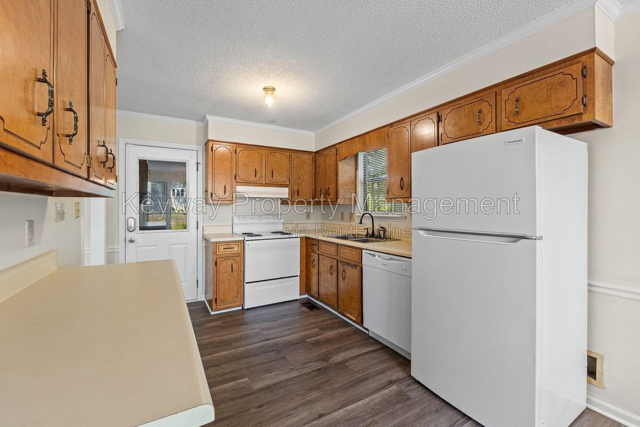 4068 Oregon Trl - Photo 4 of 23