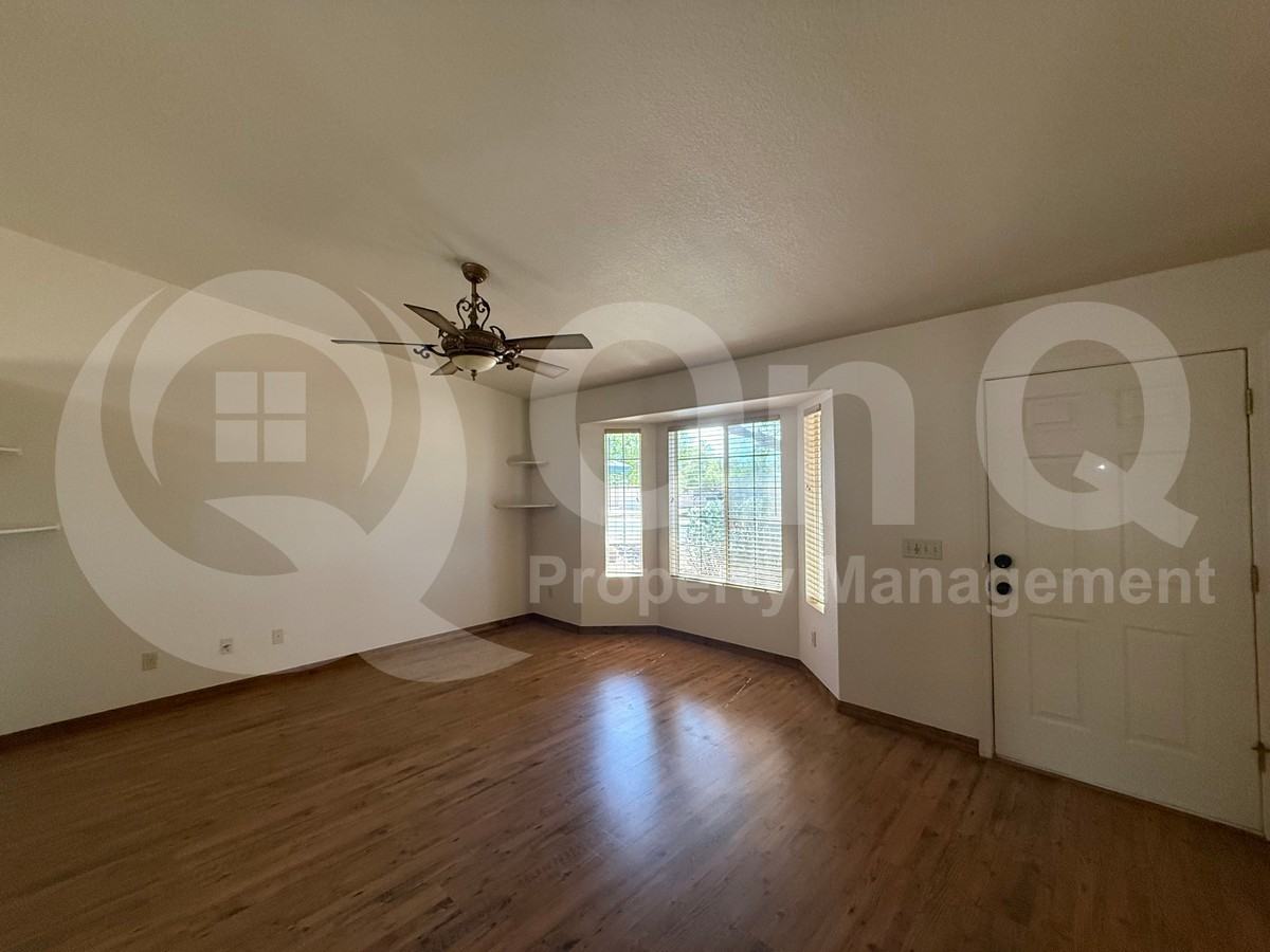 7811 S Solomon Ave - Photo 3 of 30