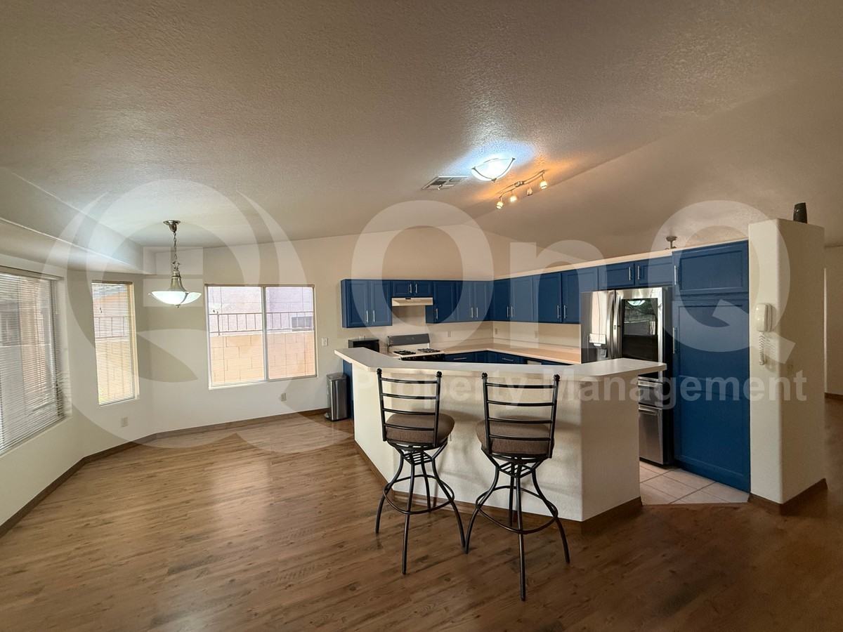 7811 S Solomon Ave - Photo 5 of 30