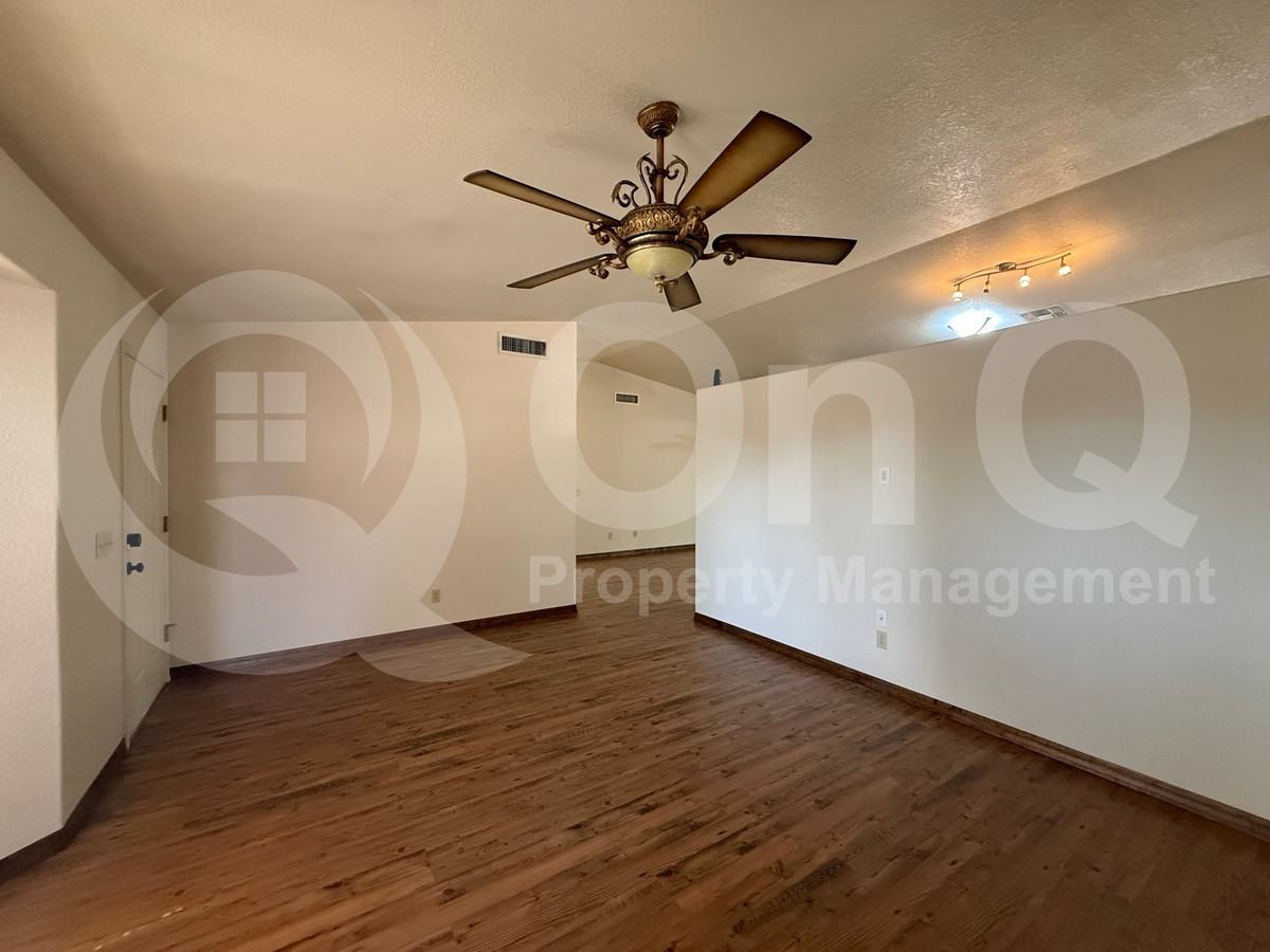 7811 S Solomon Ave - Photo 7 of 30