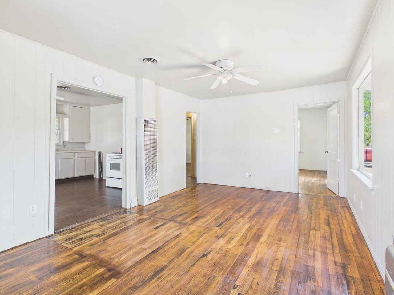106 N Virginia St - Photo 4 of 20