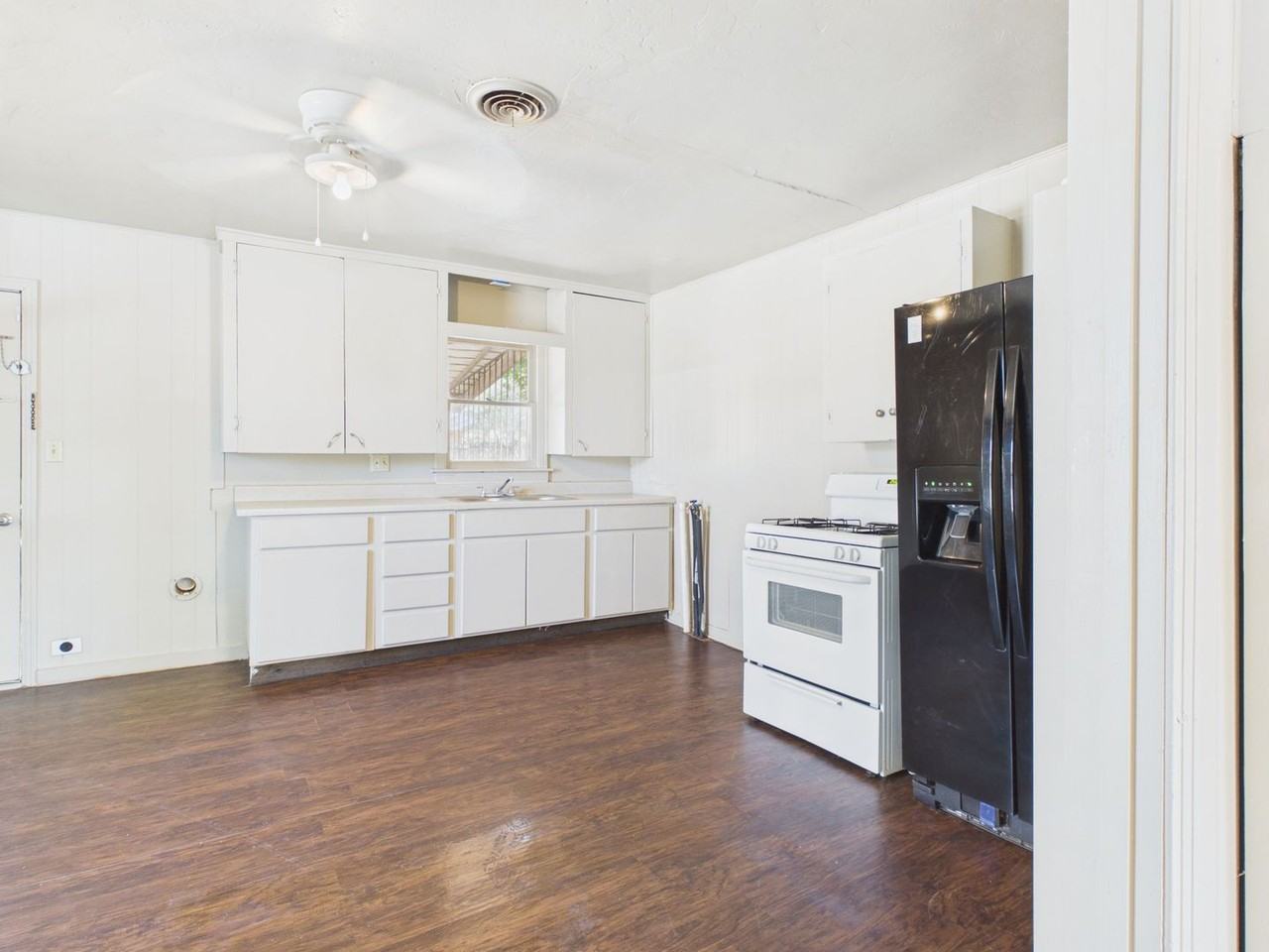 106 N Virginia St - Photo 6 of 20