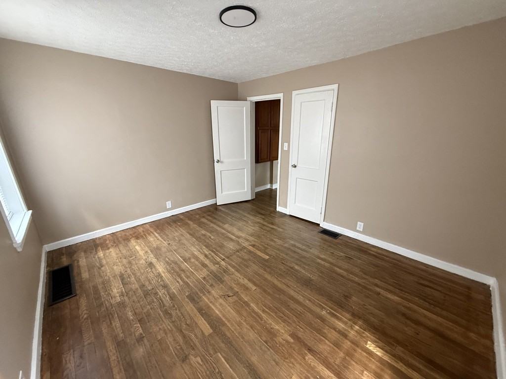 1034 Medford Ave - Photo 7 of 8