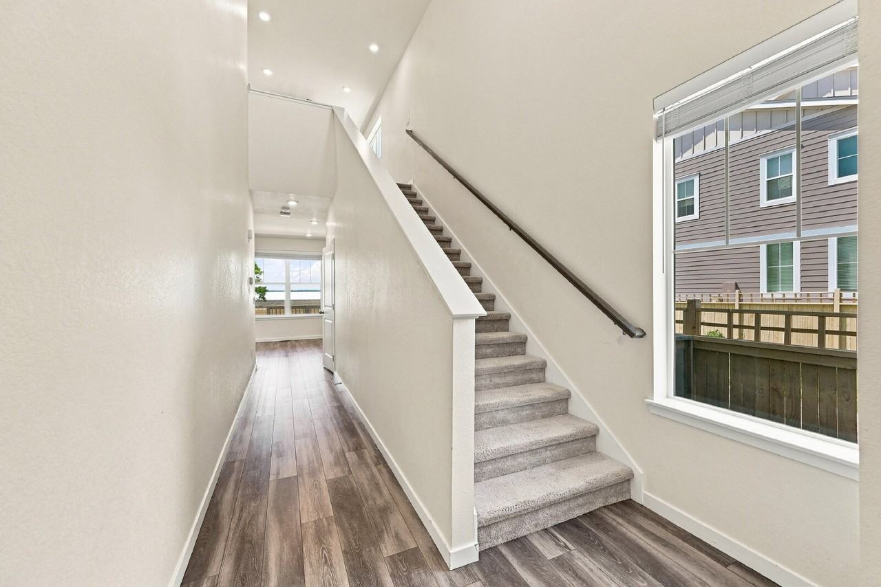 702 176th Ave - Photo 2 of 40