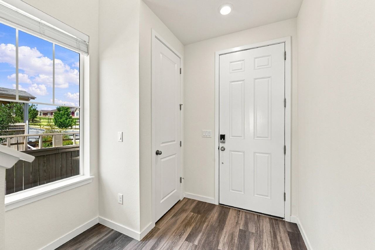 702 176th Ave - Photo 3 of 40