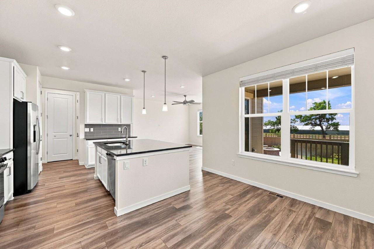 702 176th Ave - Photo 4 of 40