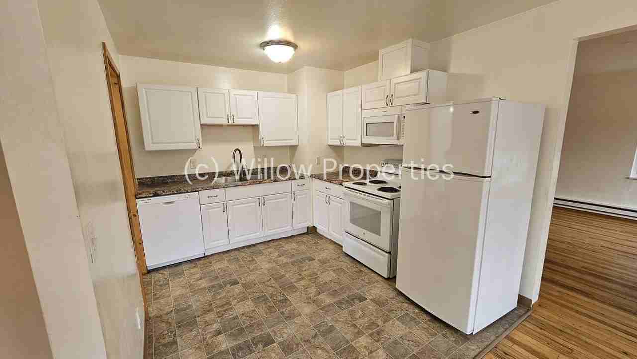 901 S Wright Ave - Photo 2 of 12
