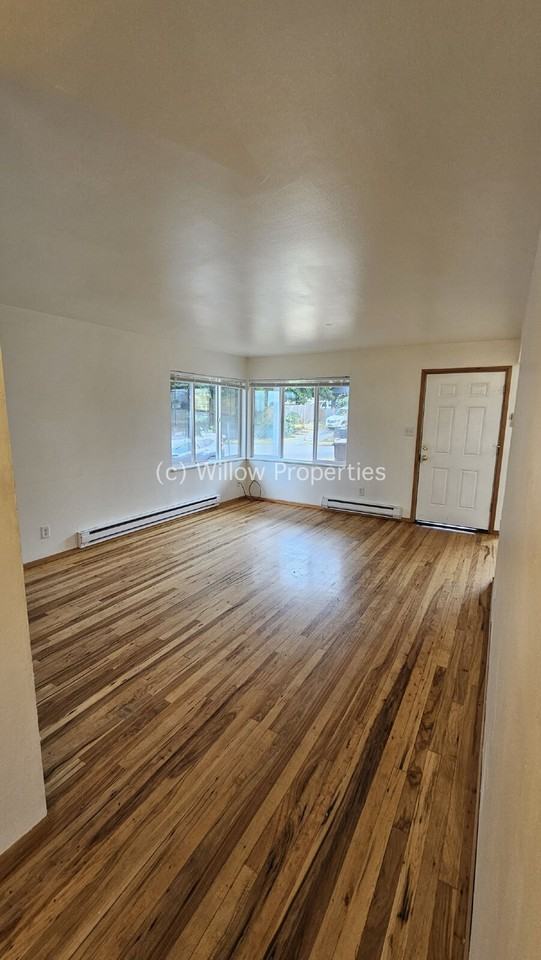 901 S Wright Ave - Photo 4 of 12