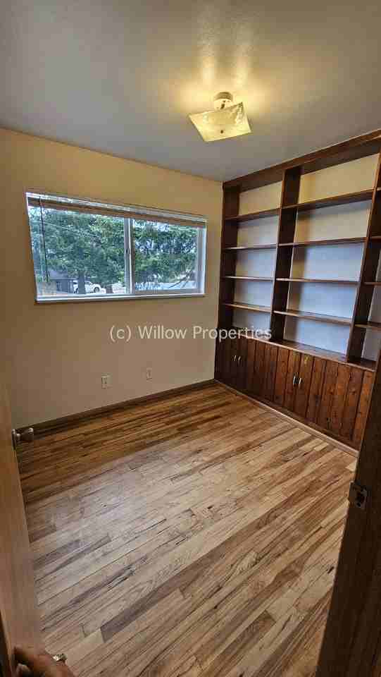 901 S Wright Ave - Photo 5 of 12