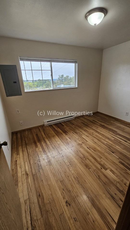901 S Wright Ave - Photo 6 of 12