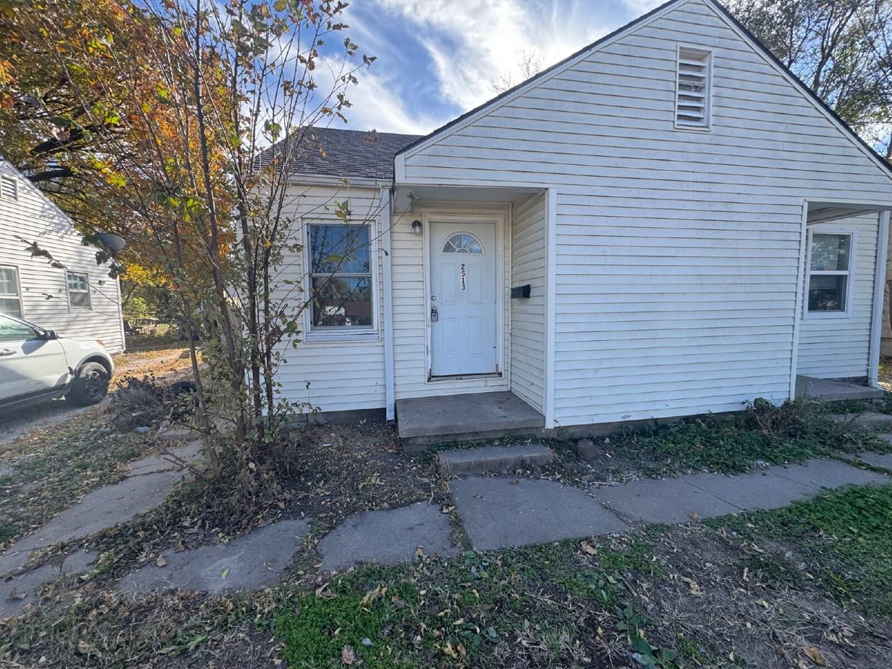 2513 E 9th St N - Photo 2 of 11
