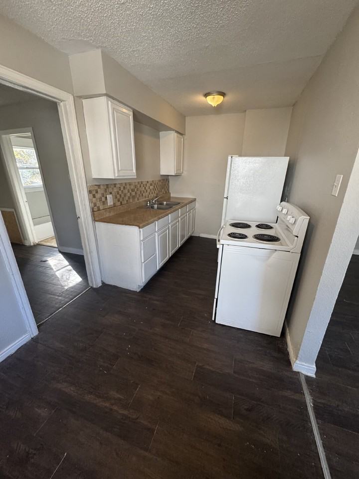 2513 E 9th St N - Photo 4 of 11