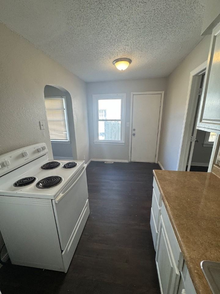 2513 E 9th St N - Photo 5 of 11