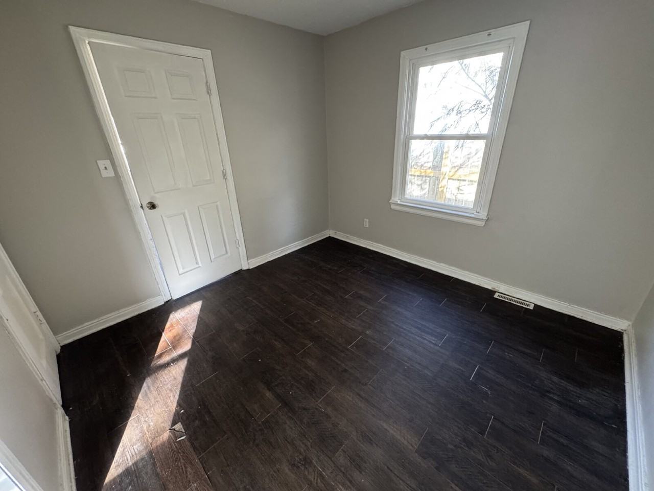 2513 E 9th St N - Photo 6 of 11