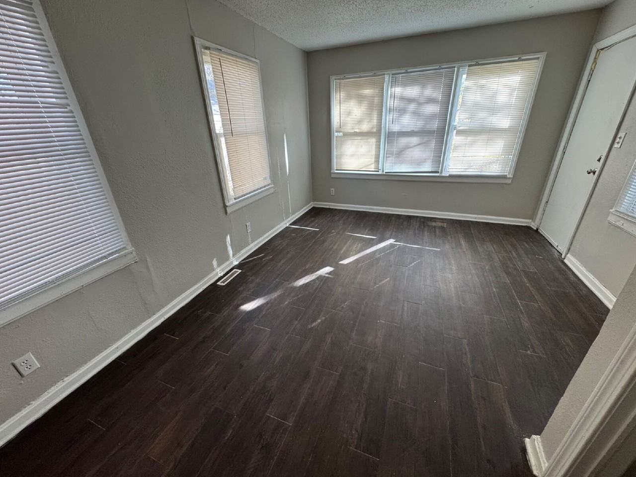 2513 E 9th St N - Photo 7 of 11