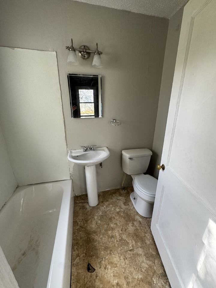 2513 E 9th St N - Photo 7 of 10