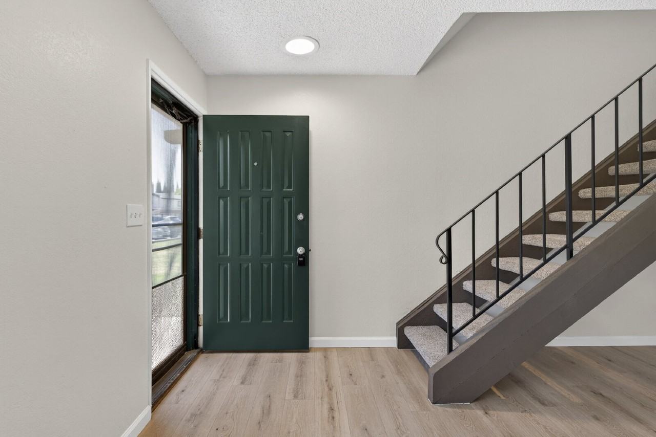 1031 Clyde Ave #1102 - Photo 4 of 48