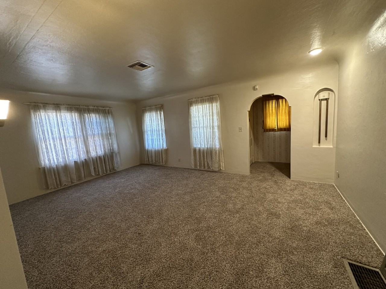 2520 La Siesta Dr - Photo 4 of 17