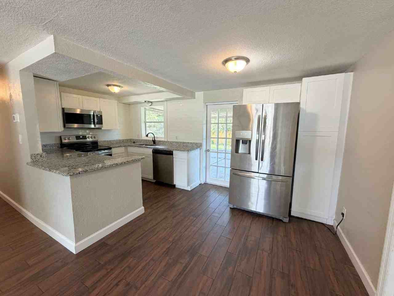 1414 Coppertree Dr - Photo 5 of 14