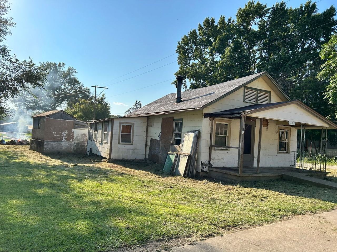601 S Vine St - Photo 2 of 37