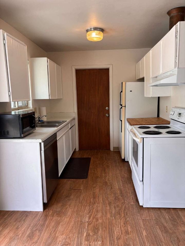 730 34th St - Photo 5 of 18