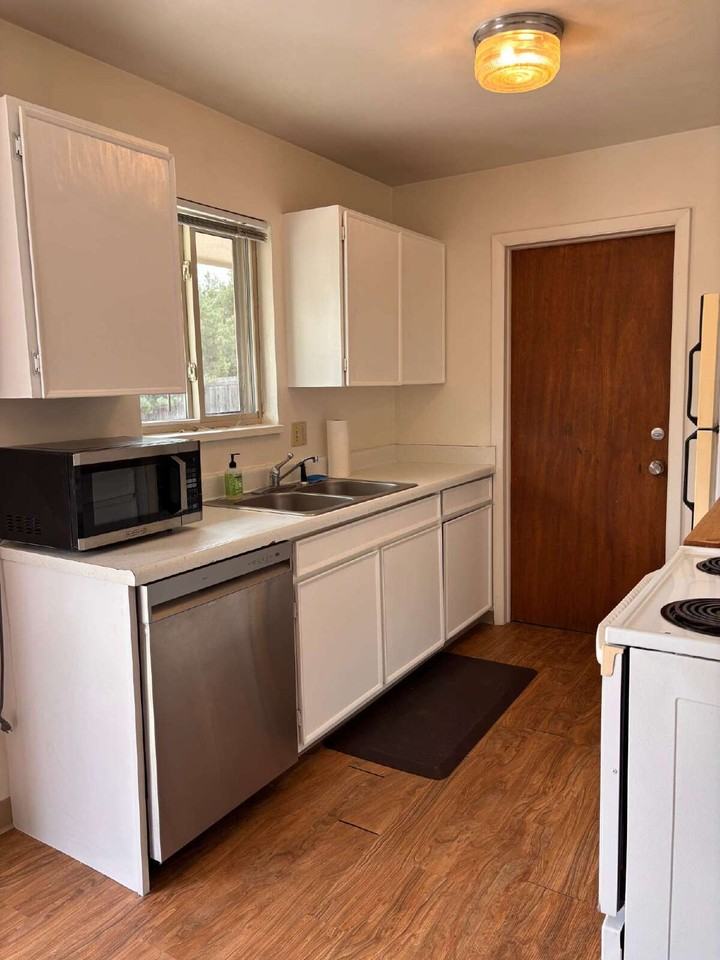 730 34th St - Photo 6 of 18