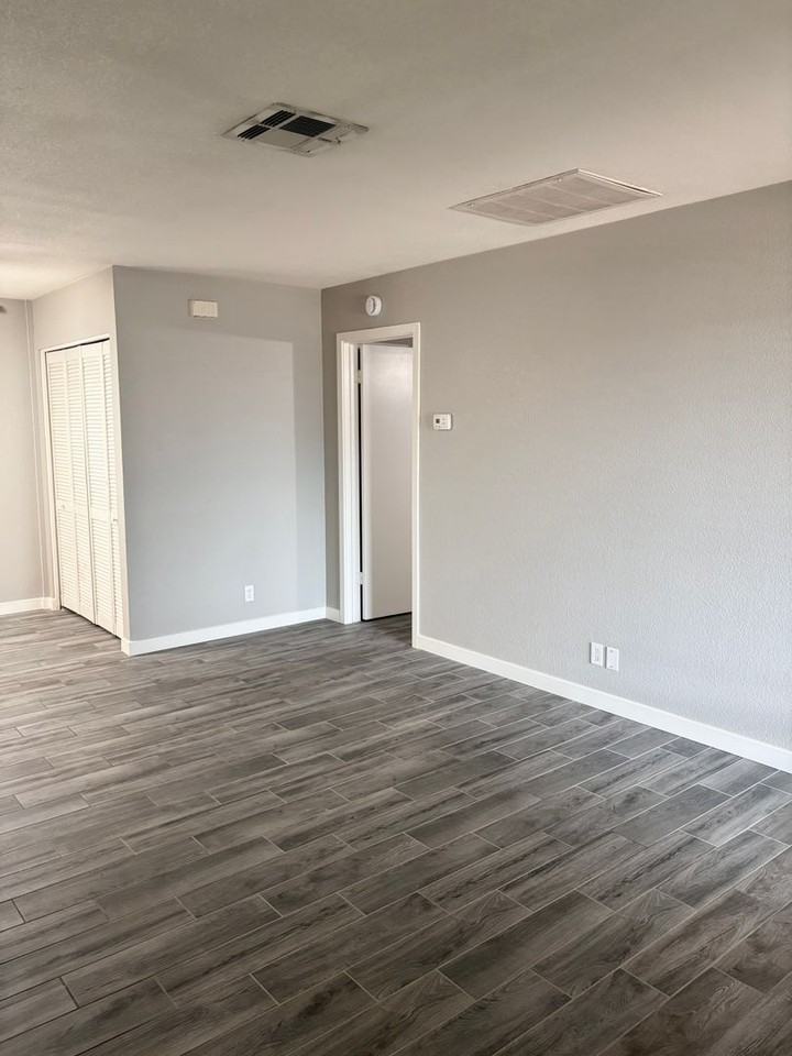 97 N Cooper Rd - Photo 4 of 16